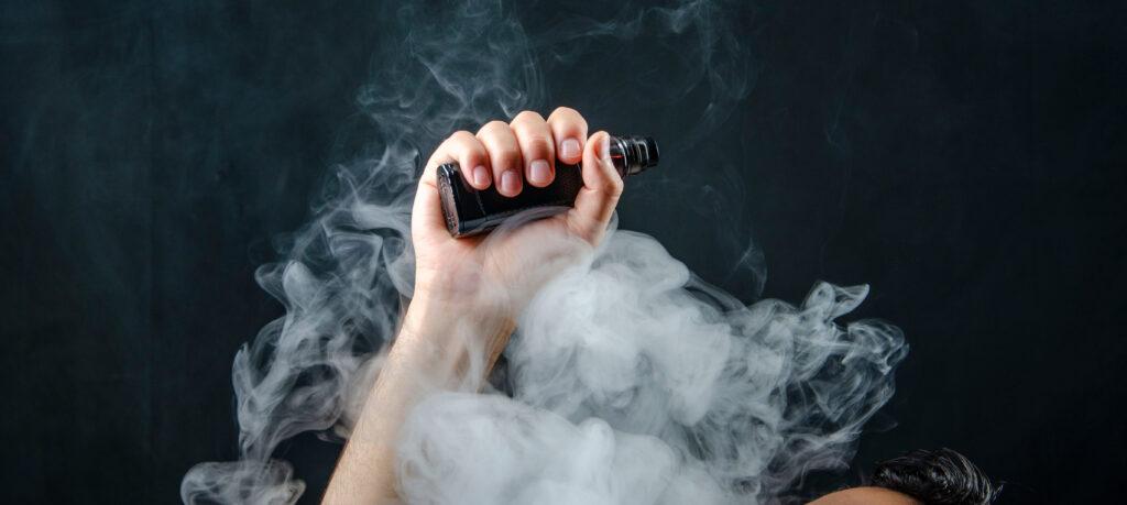 E-Zigarette mit Rauch